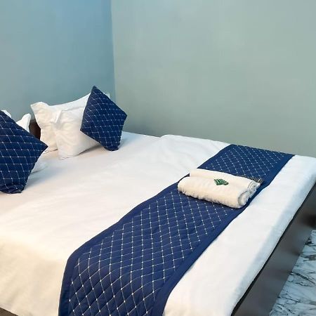 Hotel Abhinandan Indore Buitenkant foto