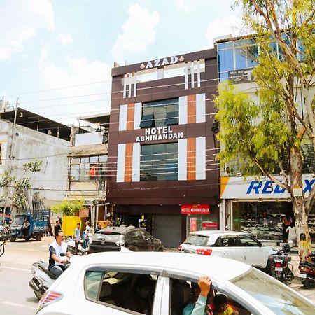 Hotel Abhinandan Indore Buitenkant foto