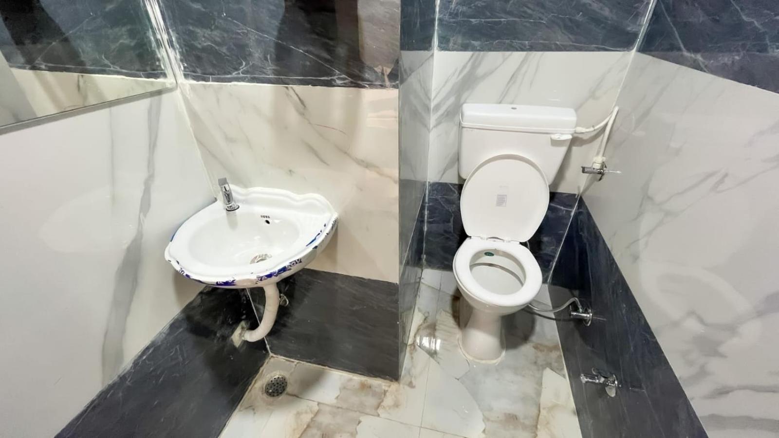 Hotel Abhinandan Indore Buitenkant foto