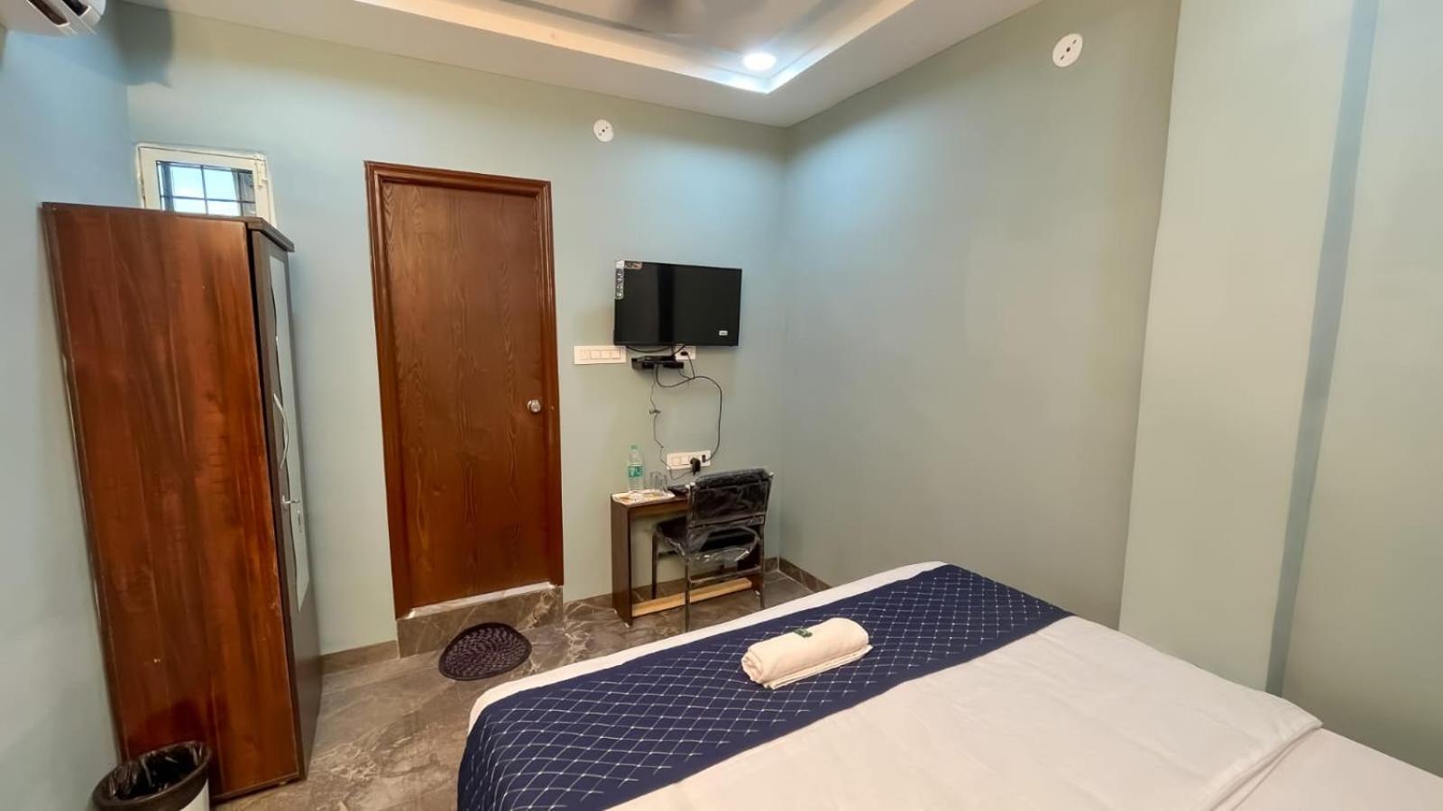 Hotel Abhinandan Indore Buitenkant foto