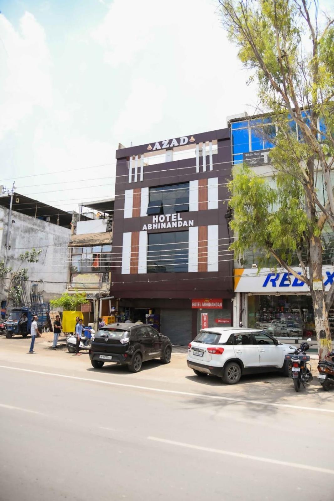 Hotel Abhinandan Indore Buitenkant foto