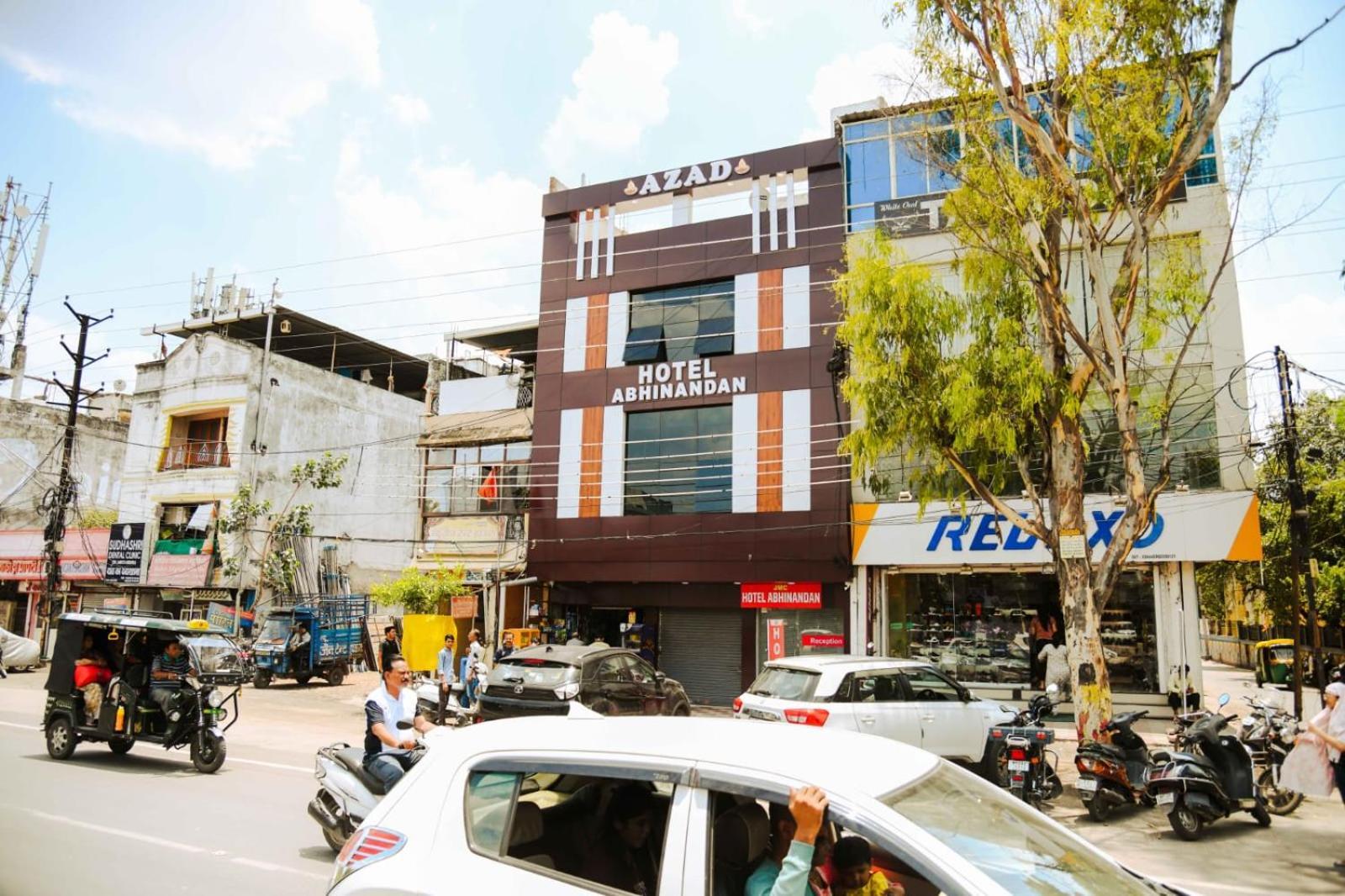 Hotel Abhinandan Indore Buitenkant foto